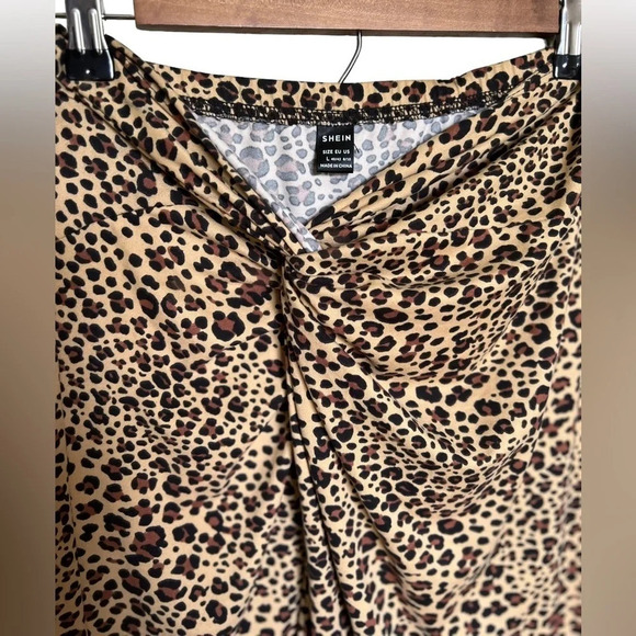 Shein • SXY Leopard Print Twist Detail Skirt - Picture 7 of 8